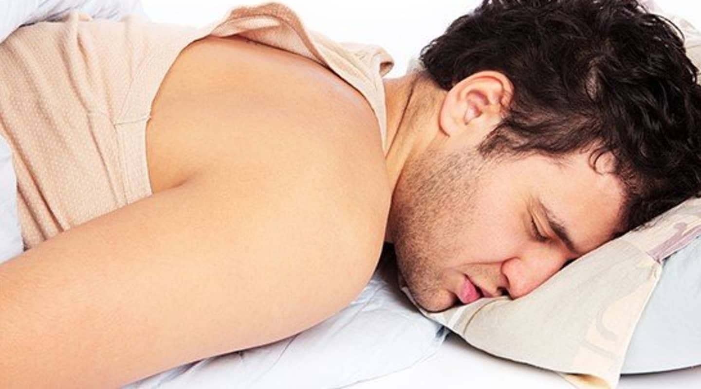 keeping pillow under legs