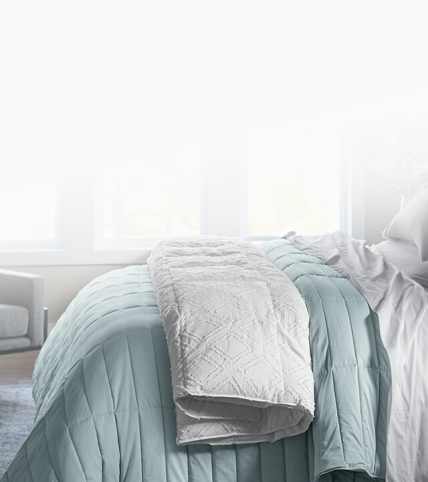 45-angle bed dressed with Rippled duvet cover.