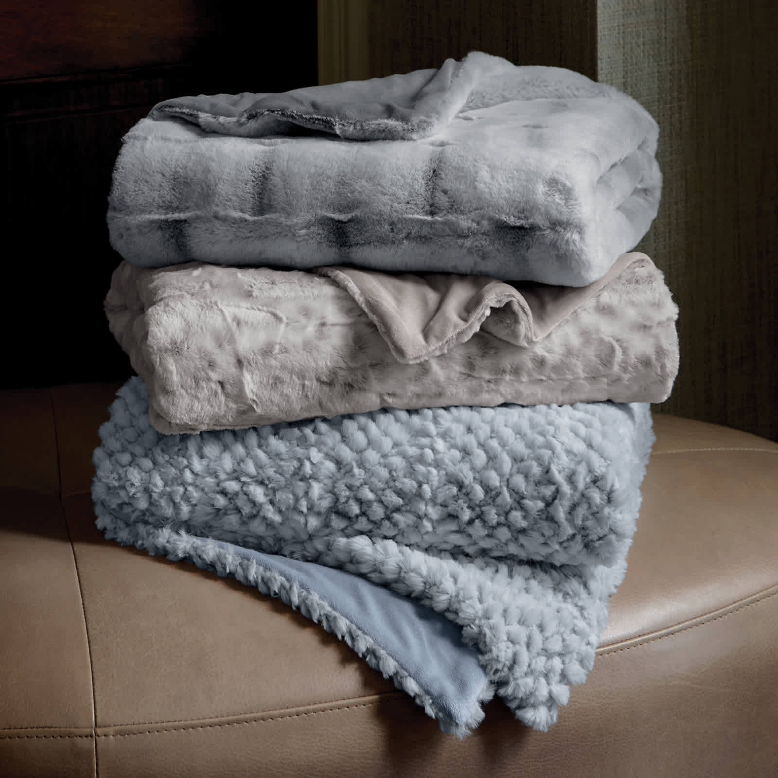 Classic faux fur throw blanket Sleep Number