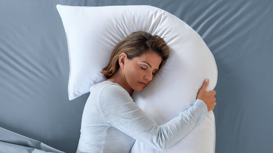  ANGLING FOR BETTER SLEEP?  Two-pillows-in-one supports head and neck