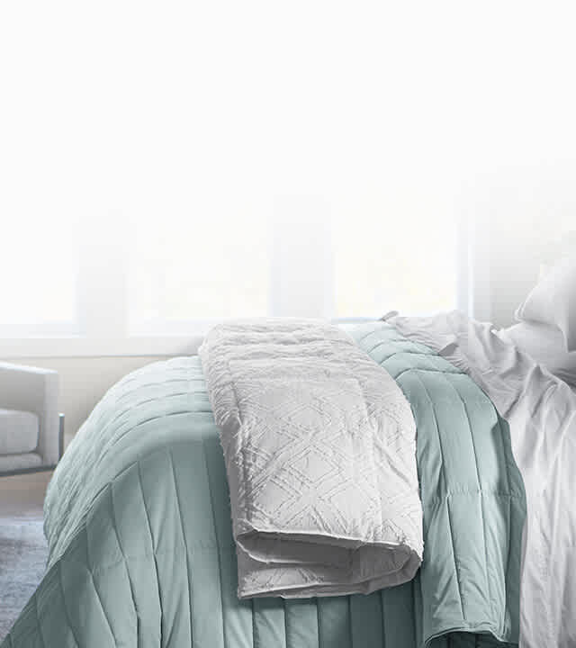 45-angle bed dressed with Rippled duvet cover.
